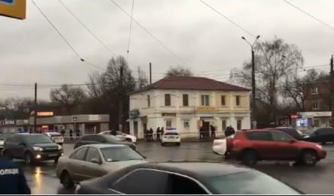 (VIDEO) OKONČANA TALAČKA KRIZA U UKRAJINI: Oslobođeni svi taoci, muškarac s eksplozivom uhapšen!